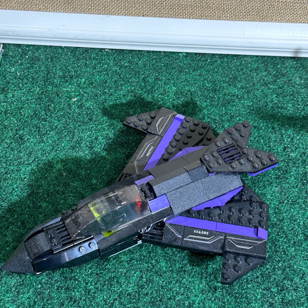 Lego - Picture 2 of 2